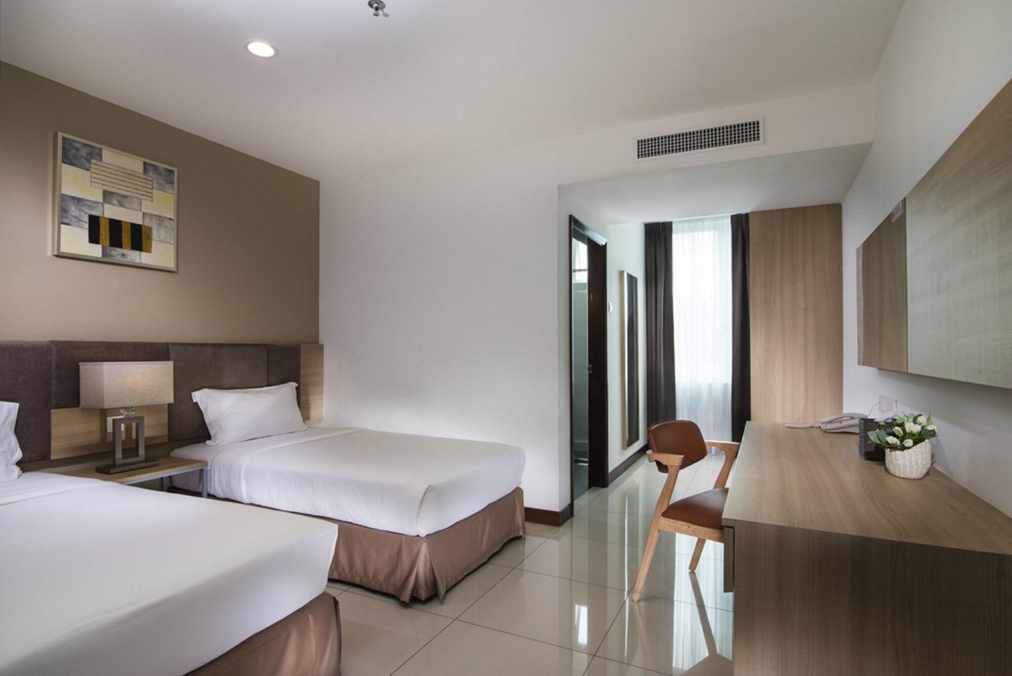 One Pacific Hotel And Serviced Apartments George Town Exterior photo