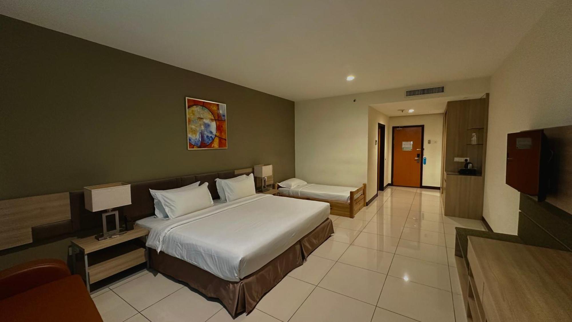 One Pacific Hotel And Serviced Apartments George Town Exterior photo